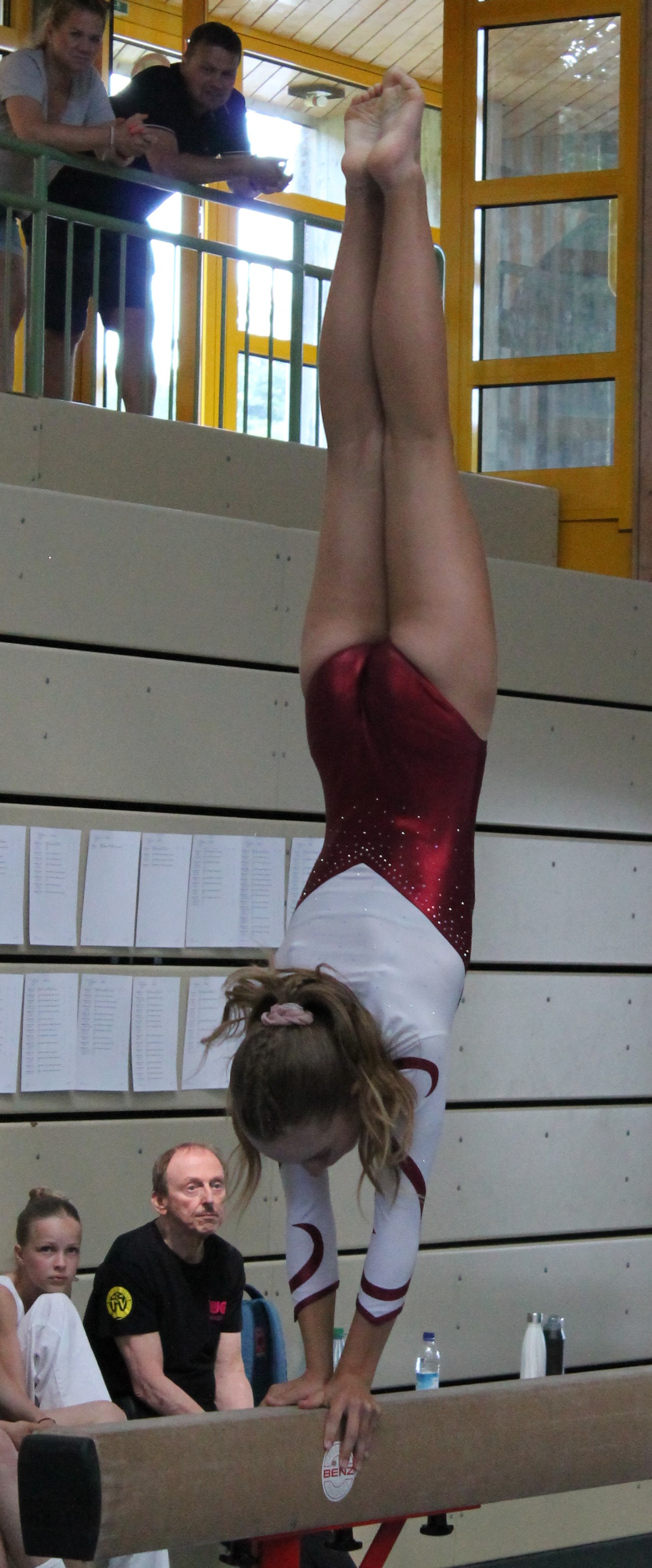 HJTF2024 Schwebebalken Handstand