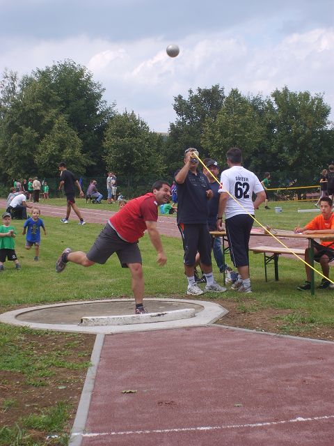 k Sportplatz Kugel 2